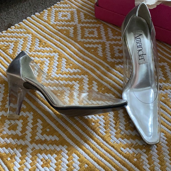 Clear translucent pumps like Cinderella - Picture 2 of 6